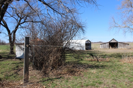 39 Acre Farmstead with House in Vernon County, MO - image 14