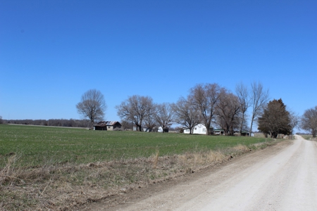 39 Acre Farmstead with House in Vernon County, MO - image 1