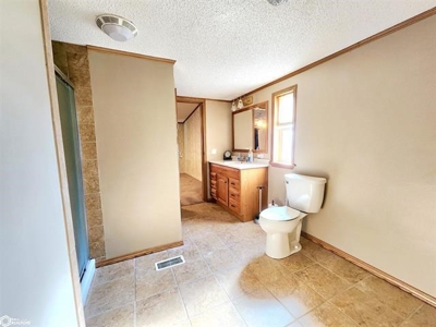 Home In Hamilton, Il Close To Schools On 5 Lots. - image 7