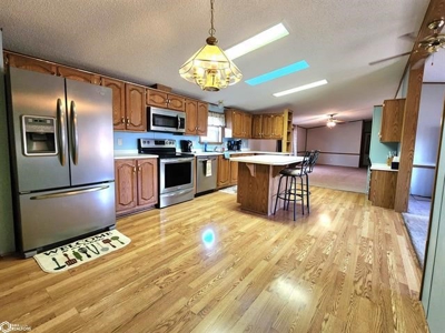 Home In Hamilton, Il Close To Schools On 5 Lots. - image 3