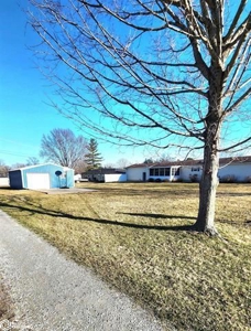 Home In Hamilton, Il Close To Schools On 5 Lots. - image 9