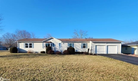Home In Hamilton, Il Close To Schools On 5 Lots. - image 1