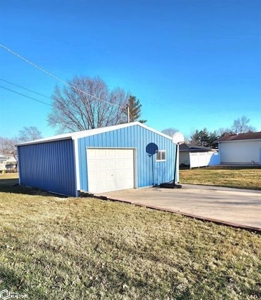 Home In Hamilton, Il Close To Schools On 5 Lots. - image 8