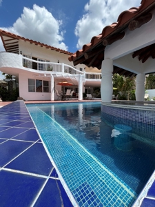 Luxurious mansion located in Punta Barco Resort with pool - image 6