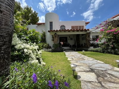 Luxurious mansion located in Punta Barco Resort with pool - image 3