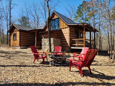 Rustic Cabin & 1 Acres - Ouachita National Forest - image 1