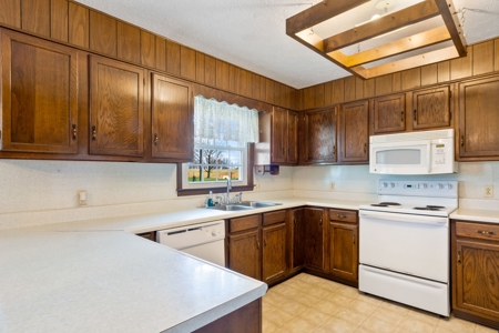 Absolute Auction-4 Bedroom Brick Home in Campbellsville, KY - image 23