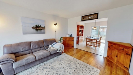 Home for Sale in Sarnia, Ontario - image 19