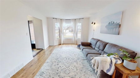 Home for Sale in Sarnia, Ontario - image 21