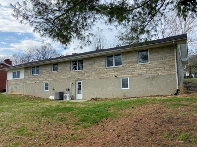 Beautiful 4 Bed / 3 Bath Bedford Stone Home, Danville, Ky - image 4