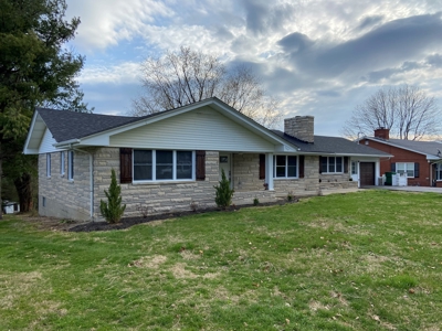 Beautiful 4 Bed / 3 Bath Bedford Stone Home, Danville, Ky - image 1