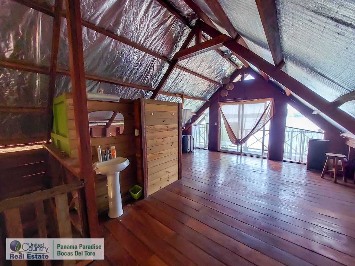 Overwater Home + Titled Land, Private Dock — Old Bank, Isla Bastimentos - 4
