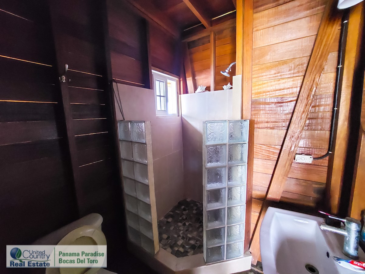 Overwater Home + Titled Land, Private Dock — Old Bank, Isla Bastimentos - 11