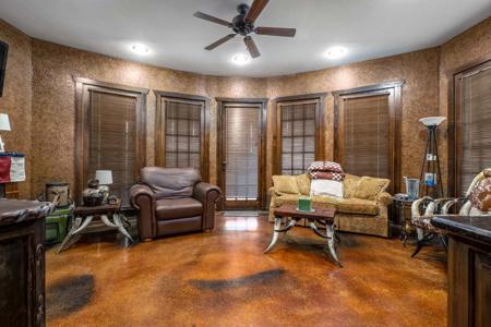 East Texas Luxury Ranch near Troup in Cherokee County - image 14