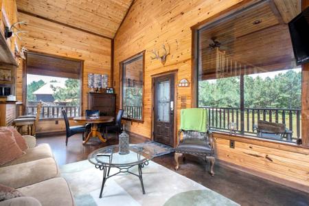 East Texas Luxury Ranch near Troup in Cherokee County - image 29