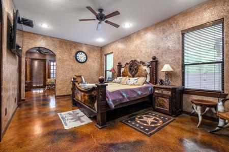 East Texas Luxury Ranch near Troup in Cherokee County - image 13