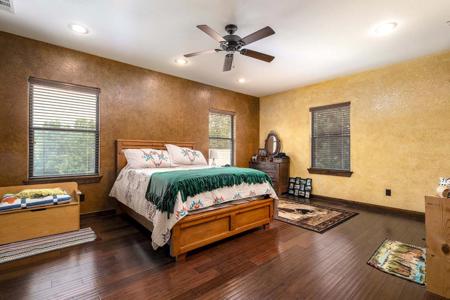 East Texas Luxury Ranch near Troup in Cherokee County - image 22