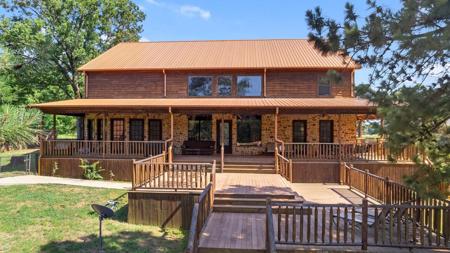 East Texas Luxury Ranch near Troup in Cherokee County - image 2