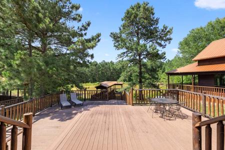 East Texas Luxury Ranch near Troup in Cherokee County - image 24