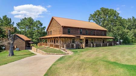 East Texas Luxury Ranch near Troup in Cherokee County - image 1