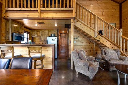 East Texas Luxury Ranch near Troup in Cherokee County - image 32