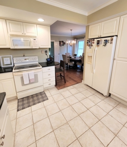 Home on Historic Grand Avenue in Keokuk, IA - image 30