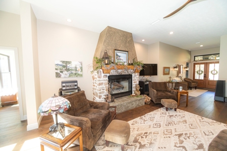 Stunning Home On 28 Acres In Lake Butler, Florida - image 13