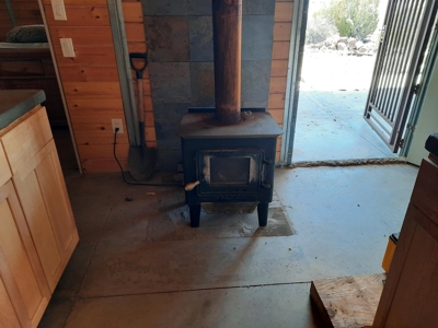 This 42 acre off grid rural property has gorgeous mnt views - image 6