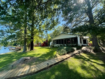 East Texas Lake Front Home for Sale - image 15