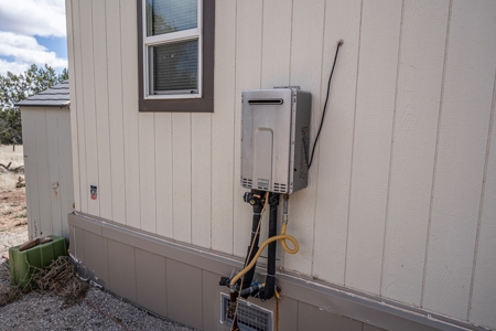 This remote, off grid 3bd2ba home on 36 acres has a well ! - image 31