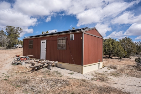 This remote, off grid 3bd2ba home on 36 acres has a well ! - image 5