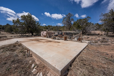This remote, off grid 3bd2ba home on 36 acres has a well ! - image 4