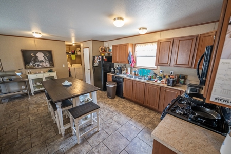 This remote, off grid 3bd2ba home on 36 acres has a well ! - image 18