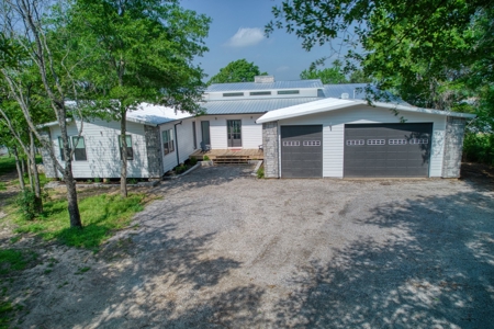 Waterfront Home For Sale in Groesbeck, TX - Lake Limestone - image 9