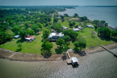 Waterfront Home For Sale in Groesbeck, TX - Lake Limestone - image 3