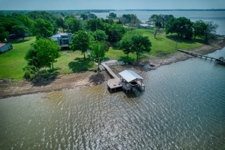 Waterfront Home For Sale in Groesbeck, TX - Lake Limestone - image 4