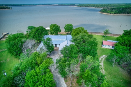 Waterfront Home For Sale in Groesbeck, TX - Lake Limestone - image 2