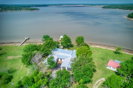 Waterfront Home For Sale in Groesbeck, TX - Lake Limestone - image 1