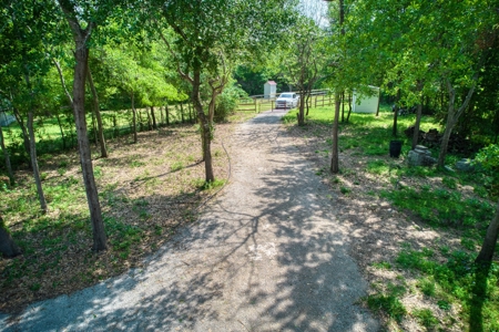 Waterfront Home For Sale in Groesbeck, TX - Lake Limestone - image 10