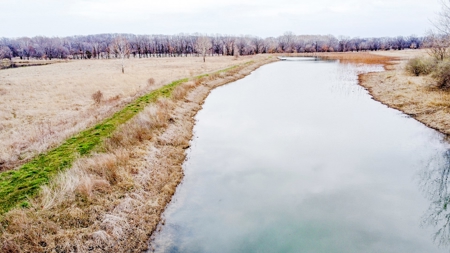 Beautiful Homesite with a 4-acre Lake - image 2