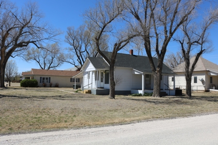 Home For Sale in Ashland, Kansas - image 4