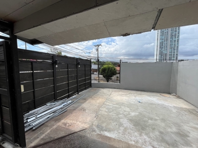 Big house in Villa de las Fuentes with commercial option - image 3