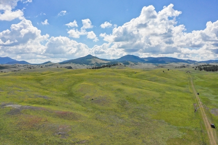 Secluded Mountain Oasis with Breathtaking Panoramic Views - image 1