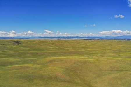 Secluded Mountain Oasis with Breathtaking Panoramic Views - image 8