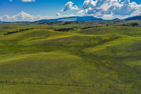 Secluded Mountain Oasis with Breathtaking Panoramic Views - image 14