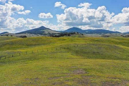 Secluded Mountain Oasis with Breathtaking Panoramic Views - image 11