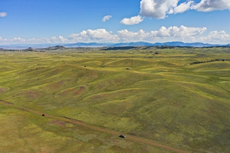 Secluded Mountain Oasis with Breathtaking Panoramic Views - image 4