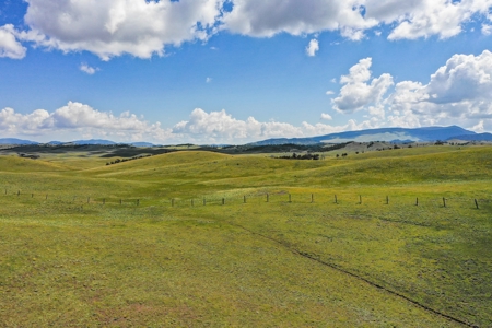 Secluded Mountain Oasis with Breathtaking Panoramic Views - image 16