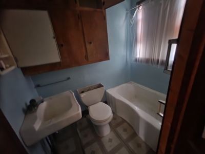 Building & Home For Sale - image 6
