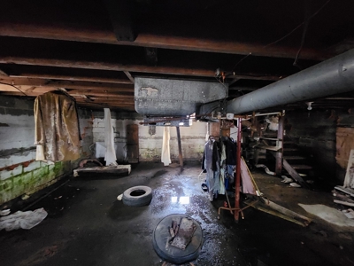 Building & Home For Sale - image 12